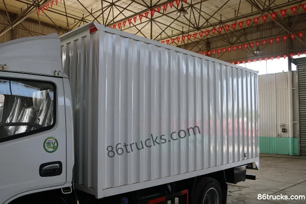 Dongfeng Duolika D5 2018 88 ch 4X2(6 roues) camion léger fourgon à cabine simple 3,8 m (freins pneumatiques) (version économique) Carrosseri