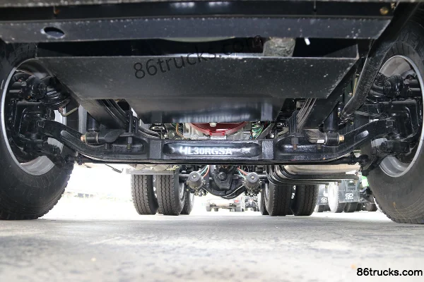 Hualing HanmaH6 camion lourd 420 ch 6X4(10 roues) tracteur routier Châssis (1) | 86Trucks