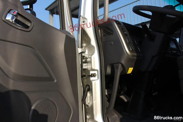 Foton Auhang R-Series 170hp 4X2(6 wheels) 6.8m Van Cargo Truck Cab (3) | 86Trucks