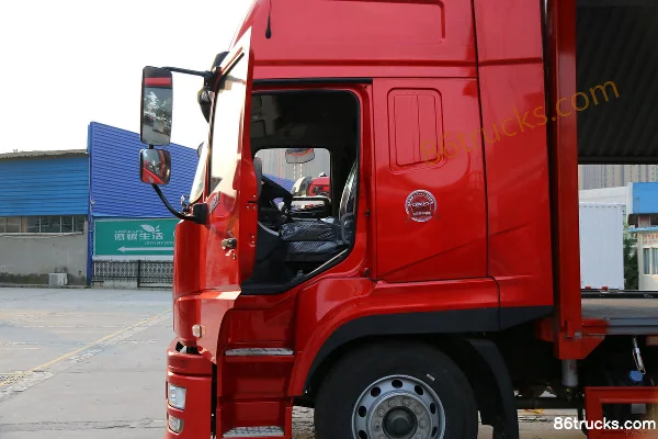 Dongfeng Yulong 245hp 4X2(6 wheels) 9.4m wing-type cargo truck (EQ5180XYKLV) Cab (2) | 86Trucks