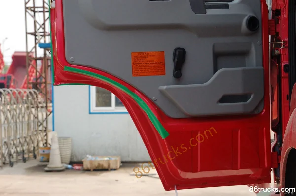 Sinotruk HOWO 266 hp 8X4(12 wheels) stake truck Cab (3) | 86Trucks
