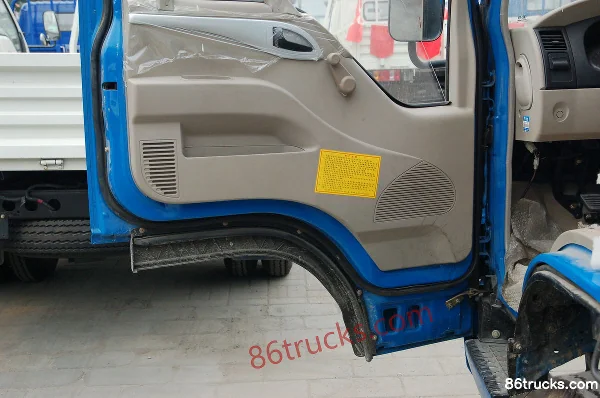 Shidai Linghang 3 120hp 4X2(6 wheels) 5.2m Single-row Van Cargo Truck Cab (3) | 86Trucks