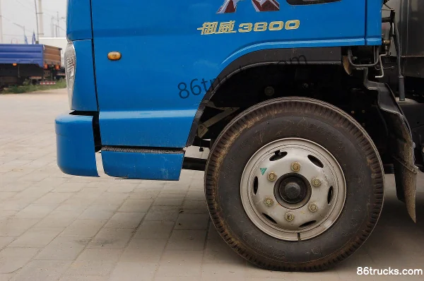 Shidai Linghang 3 120hp 4X2(6 wheels) 5.2m Single-row Van Cargo Truck Chassis (1) | 86Trucks