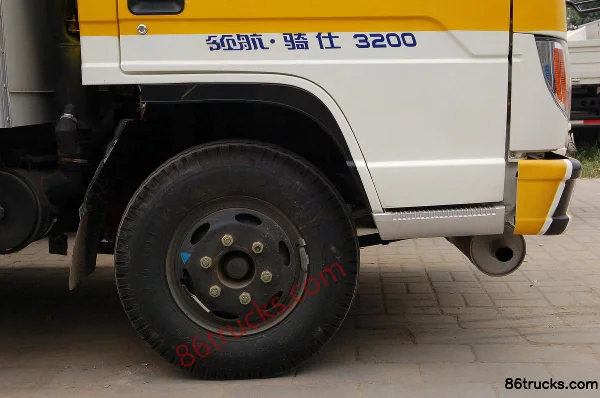 Forland Linghang 2 103 hp 4X2(6 wheels) 4.2m single-row van light truck (formerly Qishi 3200)(dangerous goods) Chassis (1) | 86Trucks