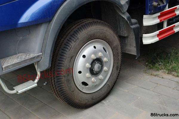 Foton Ruizhong Medium Truck 154 hp 4X2(6 wheels) 5.2m single-row flatbed cargo truck Chassis (1) | 86Trucks