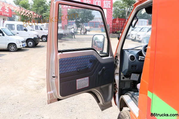 Dongfeng Xiaobawang V 1.3L 87hp 4X2(6 wheels) Gasoline 3.05m single-row van truck Cab (1) | 86Trucks