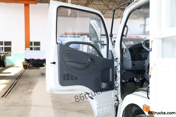 Dongfeng Duolika D6-L 130 hp 4X2(6 wheels) 4.17m single-row stake truck Cab (1) | 86Trucks