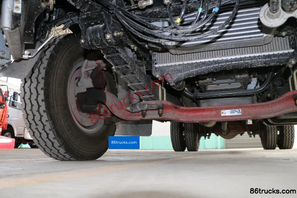 Dongfeng Duolika D6-L 130 hp 4X2(6 wheels) 4.17m single-row stake truck Chassis (2) | 86Trucks