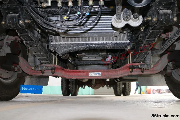 Dongfeng Duolika D6-L 130 hp 4X2(6 wheels) 4.17m single-row stake truck Chassis (1) | 86Trucks