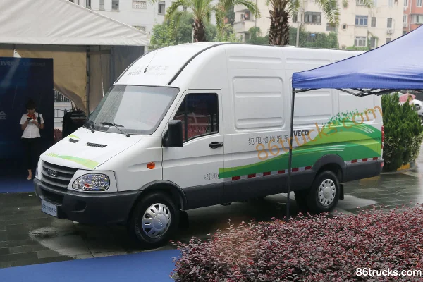 NAVECO Power Daily édition classique 82 ch 5,99 m fourgon électrique fermé 73,5 kWh Extérieur (3) | 86Trucks