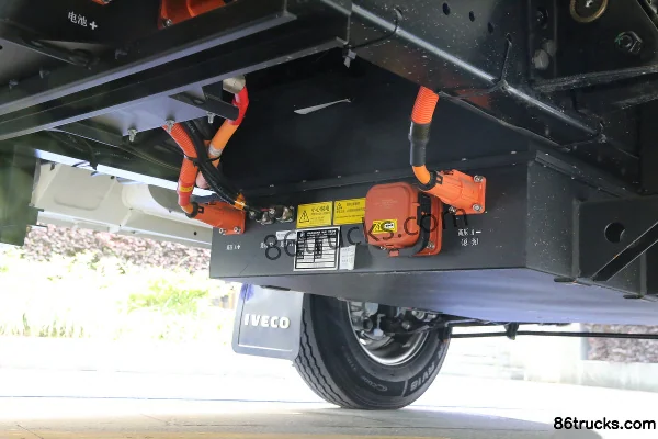 NAVECO Power Daily édition classique 82 ch 5,99 m fourgon électrique fermé 73,5 kWh Châssis (3) | 86Trucks