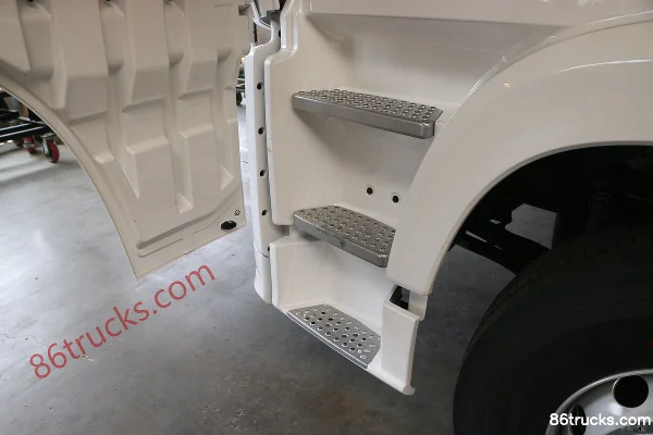 FAW Jiefang Qingdao JH6 heavy truck 400hp 6X4(10 wheels) CNG tractor truck Cab (2) | 86Trucks