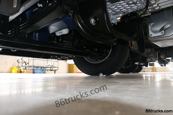 FAW Jiefang Qingdao JH6 heavy truck 400hp 6X4(10 wheels) CNG tractor truck Chassis (3) | 86Trucks
