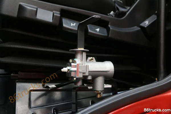 FAW Jiefang New J6P Heavy Truck Linghang Express Edition 460 hp 6X2R Tractor Truck Cab (3) | 86Trucks