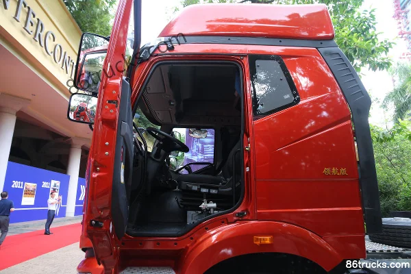 FAW Jiefang New J6P Heavy Truck Linghang Express Edition 460 hp 6X2R Tractor Truck Cab (1) | 86Trucks
