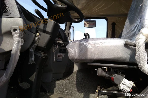 CHUANJIAO 180 ch 6X2(8 roues) camion benne 4,8 m Cabine (2) | 86Trucks