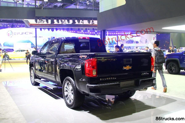 Chevrolet Silverado 2017 LTZ Storm 5,3 L essence 360 ch 4x4(6 roues) à temps partiel pick-up double cabine Extérieur (3) | 86Trucks