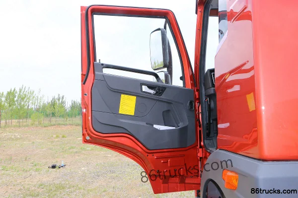 FAW Jiefang Qingdao Long VH Medium Truck 180 hp 4X2(6 wheels) 6.7m stake truck chassis (high roof double sleeper) Cab (1) | 86Trucks