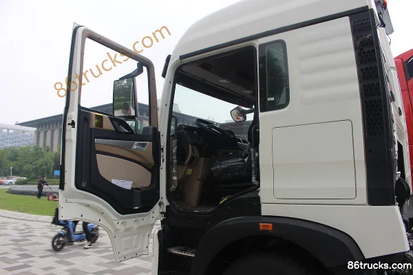 Sinotruk HOWO T5G camion lourd 280 ch 6X2(8 roues) camion porteur fourgon 9,92 m (boîte standard) Cabine (1) | 86Trucks