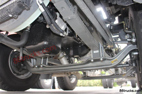 Sinotruk HOWO T5G camion lourd 280 ch 6X2(8 roues) camion porteur fourgon 9,92 m (boîte standard) Châssis (3) | 86Trucks