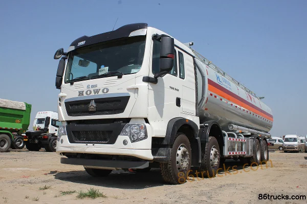Sinotruk HOWO T5G 340 ch 8X4(12 roues) camion citerne (Yunli) Extérieur (3) | 86Trucks