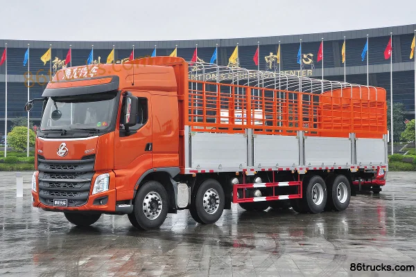 Dongfeng Liuqi Chenglong H7 Heavy Truck 375 hp 8X4(12 wheels) 9.5m Stake Cargo Truck Exterior (3) | 86Trucks