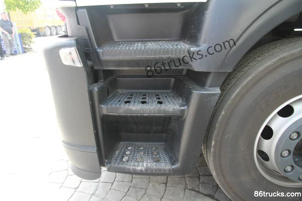 IVECO Stralis heavy truck 420 hp 6X2R tractor truck (AT440S42TY/PT) Cab (1) | 86Trucks