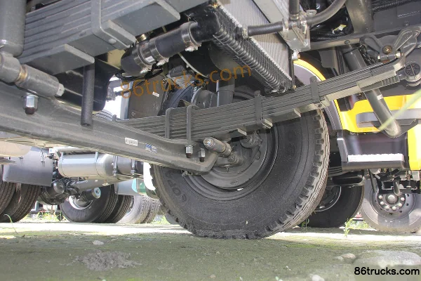 Sinotruk Wangpai W5D medium truck 180hp 4X2(6 wheels) 6.75m cargo truck chassis (1) | 86Trucks