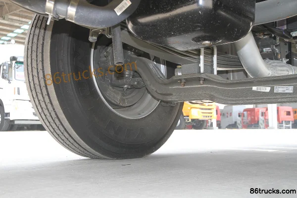Sinotruk (anciennement Sinotruk Wangpai) W5B camion lourd 340 ch 6X2(8 roues) tracteur routier (12 vitesses) Châssis (2) | 86Trucks