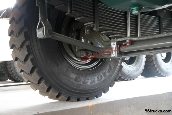 Sinotruk Wangpai W5G heavy truck 380 hp 6X4(10 wheels) 5.6m dump truck Chassis (1) | 86Trucks
