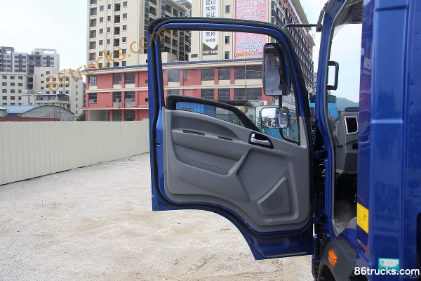 Sinotruk HOWO Tongshuai 154hp 4X2(6 wheels) 4.165m single-row flatbed light truck chassis (10-speed) Cab (2) | 86Trucks