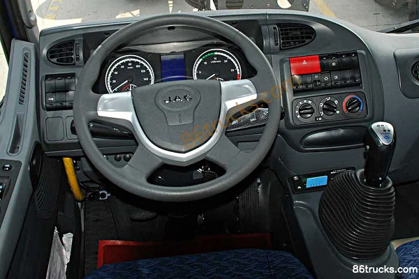 JAC Gallop K3L Medium Truck 170 hp 4X2(6 wheels) 6.8m Van Cargo Truck Cab (1) | 86Trucks
