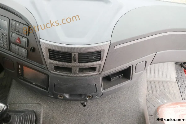 Foton Auman EST 360hp 8X4(12 wheels) 9.53m flatbed cargo truck Cab (3) | 86Trucks