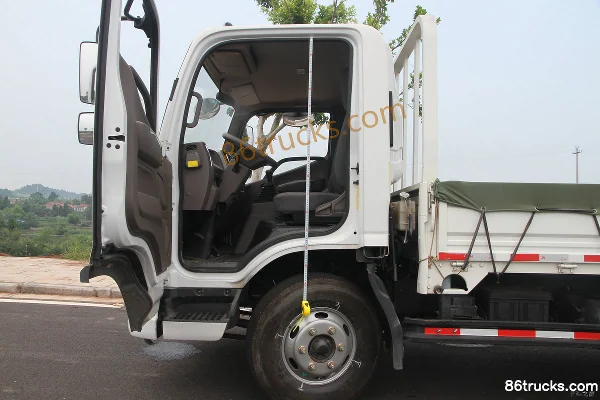 Foton Aumark S3 143hp 4X2(6 wheels) 4.17m single-row flatbed light truck (Beijing V) Cab (3) | 86Trucks