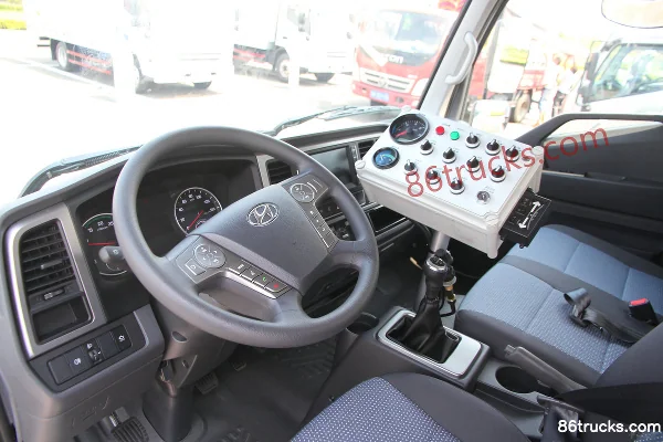 Hyundai Commercial Vehicle (formerly Sichuan Hyundai) ShengTu 129 hp 4X2(6 wheels) sweeper truck Cab (3) | 86Trucks