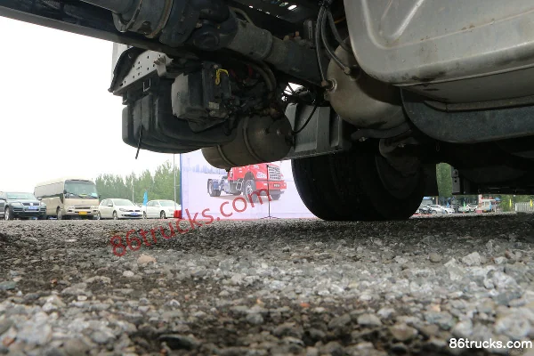 Dongfeng Liuqi Longka Heavy Truck 270 hp 4X2(6 wheels) car carrier long-nose tractor truck Chassis (3) | 86Trucks