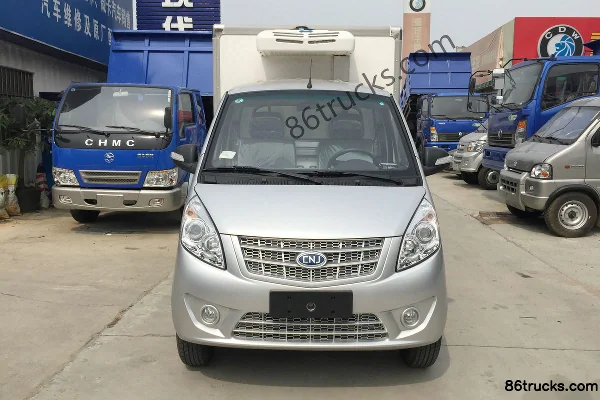 NanJun Ruiyi 112 hp 4X2(6 wheels) refrigerated truck Exterior (3) | 86Trucks