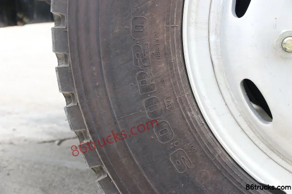 Dongfeng Liuqi Chenglong L3 170 hp 4X2(6 wheels) 7.7m Crew Cab Van Cargo Truck Chassis (3) | 86Trucks