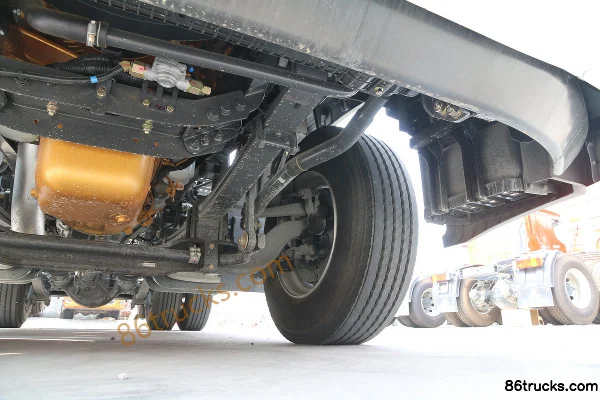 Dongfeng Liuqi Chenglong H7 Heavy Truck 500hp 6X2R Tractor Truck Chassis (3) | 86Trucks