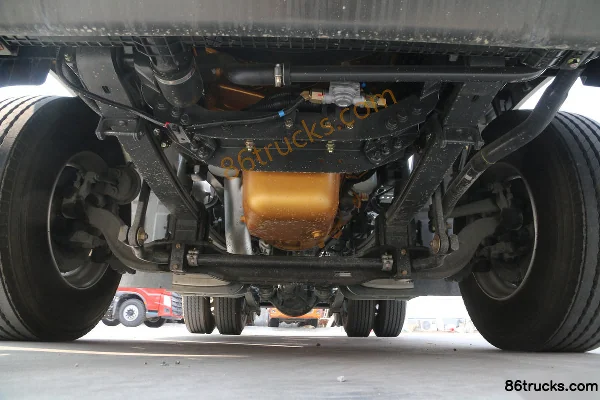 Dongfeng Liuqi Chenglong H7 Heavy Truck 500hp 6X2R Tractor Truck Chassis (1) | 86Trucks