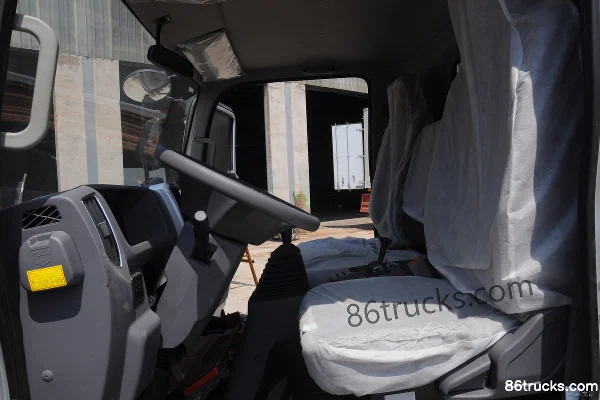 Foton Ollin CTS 131 hp 4X2(6 wheels) 4.18m Single Row Stake Light Truck (Air Brake) Cab (2) | 86Trucks