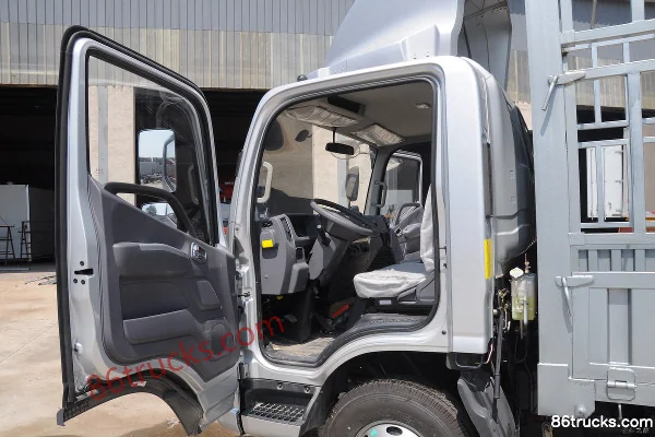 Foton Ollin CTS 131 hp 4X2(6 wheels) 4.18m Single Row Stake Light Truck (Air Brake) Cab (1) | 86Trucks