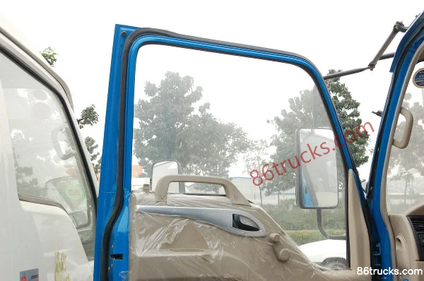 Shidai Linghang 3 120hp 4X2(6 wheels) 6.2m single-row flatbed cargo truck Cab (2) | 86Trucks