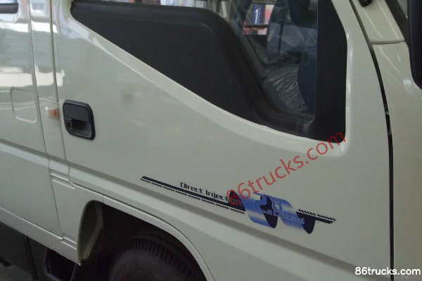 JMC Kairui 116 ch 4X2(6 roues) plateau 3,3 m cabine double Extérieur (3) | 86Trucks