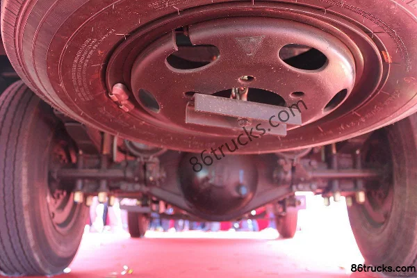 Foton Aumark série 3 version standard 156 ch 4X2(6 roues) camion fourgon 5,2 m cabine simple Châssis (3) | 86Trucks