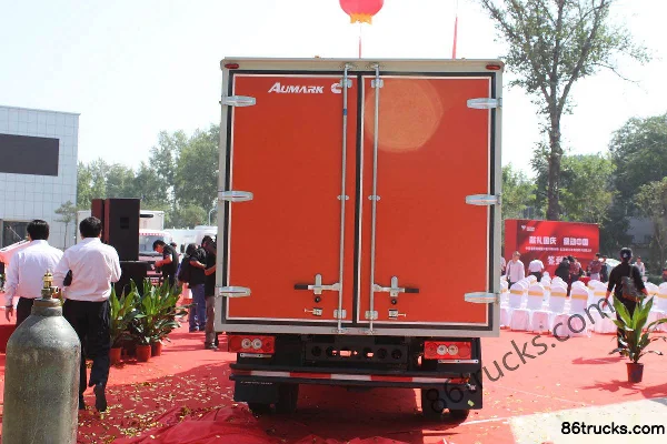 Foton Aumark série 3 version standard 156 ch 4X2(6 roues) camion fourgon 5,2 m cabine simple Carrosserie (1) | 86Trucks