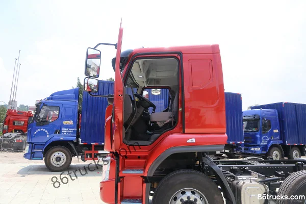 Dongfeng Liuqi Chenglong H5 Medium Truck 290 hp 6X2(8 wheels) 7.8m Box Cargo Truck (China VI) Cab (2) | 86Trucks