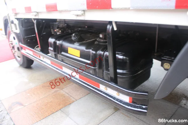 Foton Aoling Jieyun 88 ch 4X2(6 roues) camion léger plateau à ridelles cabine simple 3,655 m Châssis (3) | 86Trucks