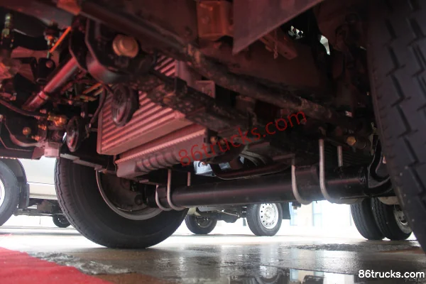 Foton Aoling Jieyun 88 ch 4X2(6 roues) camion léger plateau à ridelles cabine simple 3,655 m Châssis (2) | 86Trucks