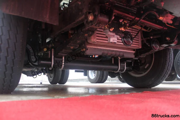 Foton Aoling Jieyun 88 ch 4X2(6 roues) camion léger plateau à ridelles cabine simple 3,655 m Châssis (1) | 86Trucks